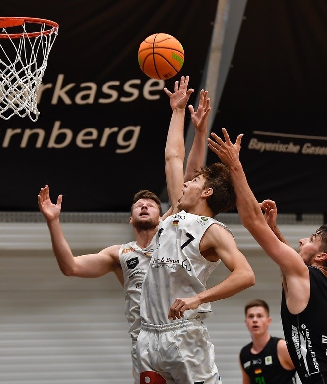 NUEbasketball trägt Früchte: Christian Feneberg bei seinem ProA Debüt im Herbst 2020.