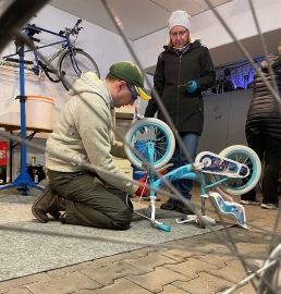 Spielräume meets BikeKitchen: Auch einige Kinderfahrräder wurden von den freiwilligen Helfern repariert.