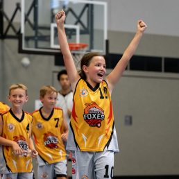 Die Forster Foxes gewinnen die Sparkassen-Grundschulliga des Post SV Basketball 2021/22.
